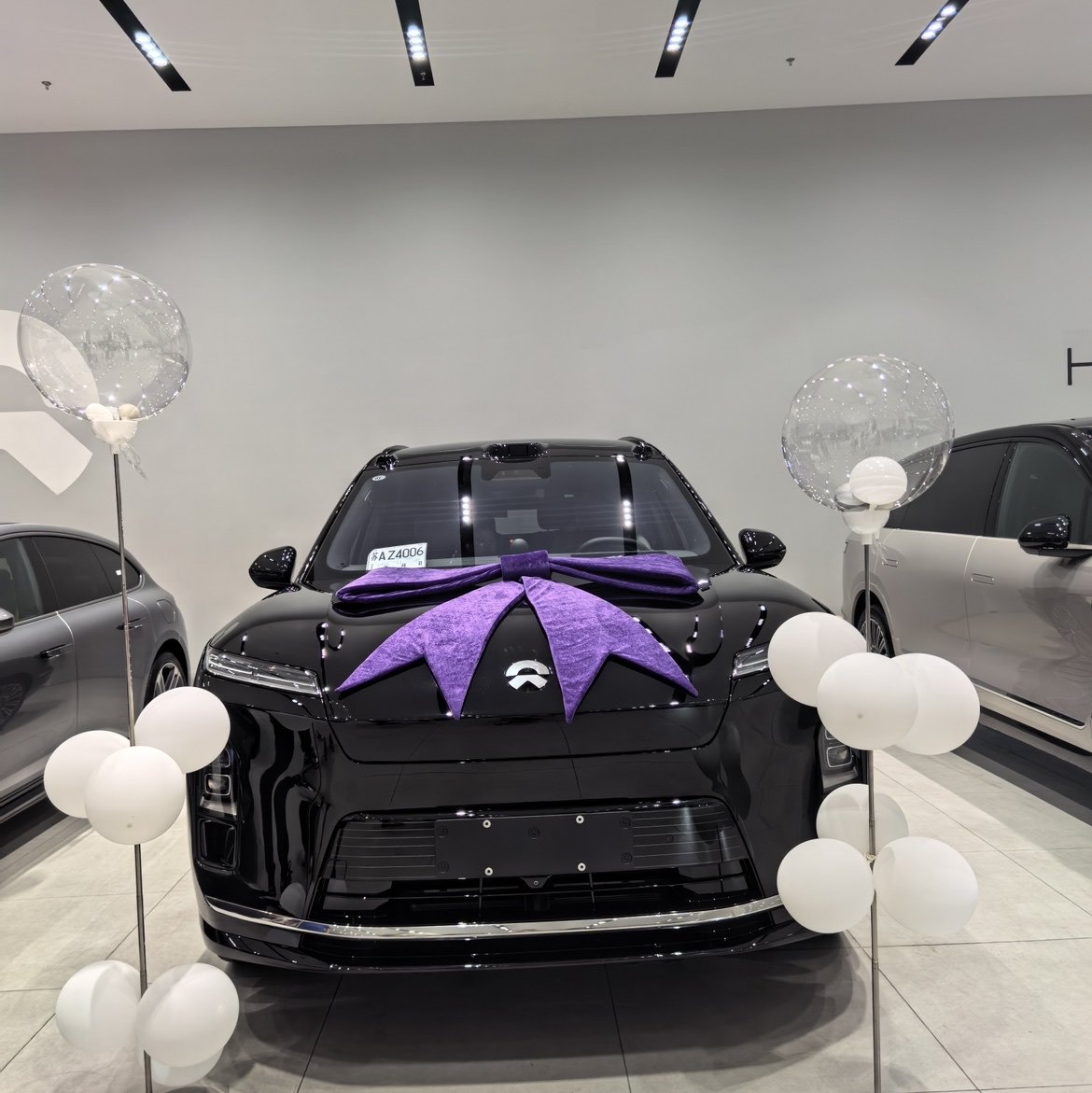 交了个新“朋侪”，提新ES8啦！