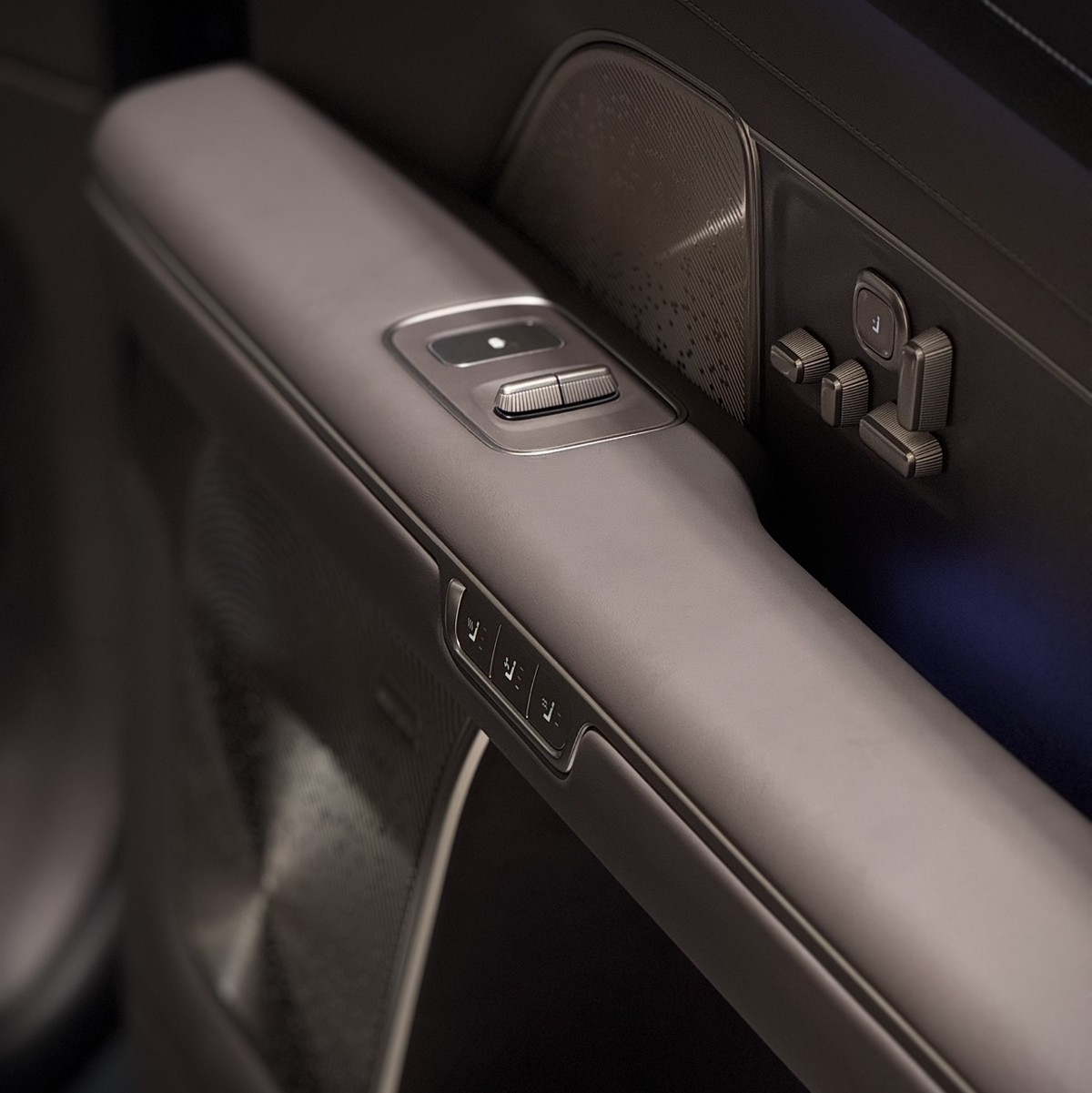 全新ES8帕米尔棕内饰也是个好选择