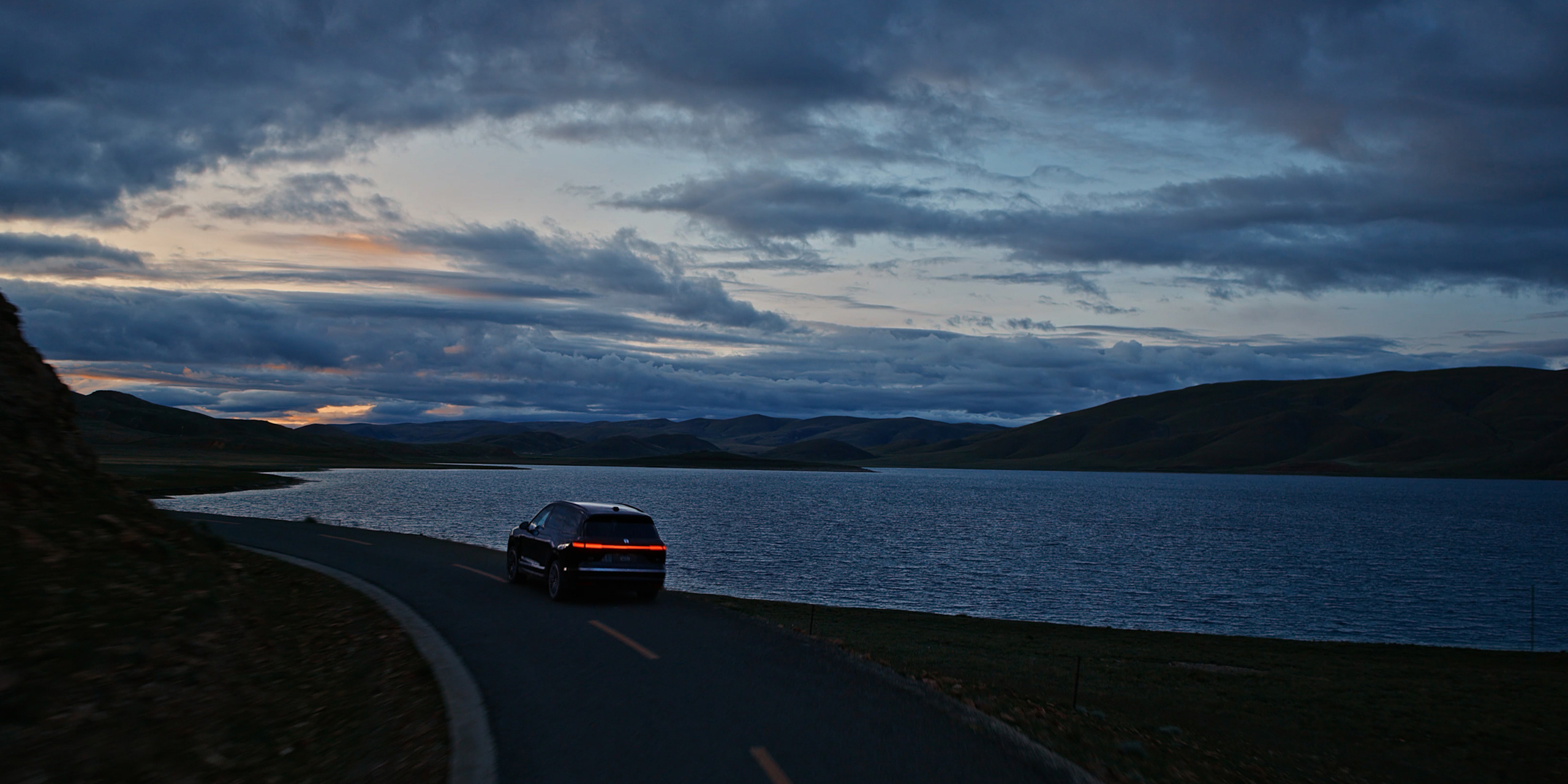 智能敏捷掉头_蔚来全新ES8-NIO蔚来官网